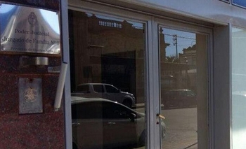 Imagen de la nota: Funcionarios de la Corte en el Juzgado de Familia local  