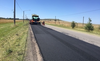 Imagen de la nota: Trabajos de bacheo en el acceso a Sierras Bayas