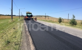 Imagen de la nota: Trabajos de bacheo en el acceso a Sierras Bayas