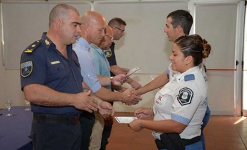 Imagen de la nota: Entregaron certificados a efectivos de la Policía Local