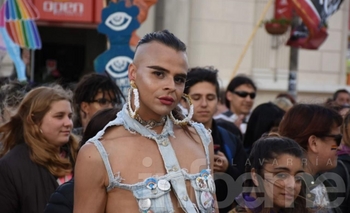 Imagen de la nota: Igualdad y brillos: la Marcha LGBTIQ+ en imágenes