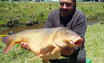 Un grupo de amigos pescó varios “Tapalqué Monsters” Imagen de la nota: Un grupo de amigos pescó varios “Tapalqué Monsters”