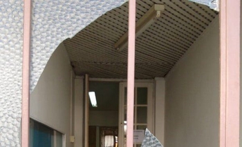 Imagen de la nota: Rompieron un vidrio de la sede del PJ 