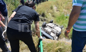 Imagen de la nota: Sigue internado el hombre que volcó y quedó atrapado 