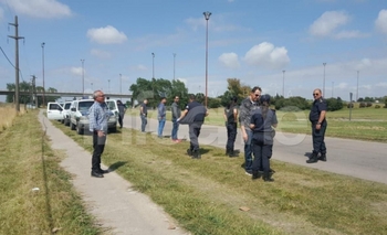 Rastrillaron sector donde policía baleó a joven Imagen de la nota: Rastrillaron sector donde policía baleó a joven