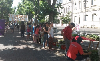 Realizaron una Feria Popular y “verdurazo” Imagen de la nota: Realizaron una Feria Popular y “verdurazo”