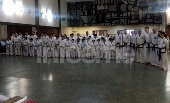 Imagen de la nota: El Gran Máster Guillermo Ramisch tomó examen en la ciudad