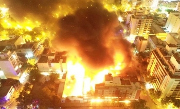 Imagen de la nota: Incendio en una distribuidora destruyó al menos 47 viviendas 