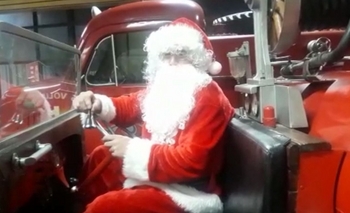 Imagen de la nota: Papá Noel llegó al cuartel de Bomberos 