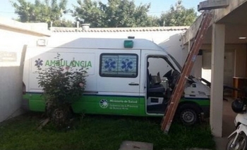 Imagen de la nota: Saladillo: retiraron ambulancia “atrapada” dentro del Hospital