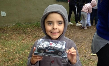 Papá Noel pasó por el merendero de barrio Isaura Imagen de la nota: Papá Noel pasó por el merendero de barrio Isaura