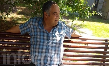 Imagen de la nota: En modo de protesta, un olavarriense encadenado