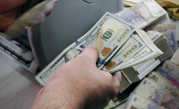 Imagen de la nota: El dólar sigue estable, pero los paralelos estuvieron a la baja