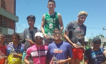 Imagen de la nota: El Triatlón Rural Navideño de Azul tuvo presencia olavarriense