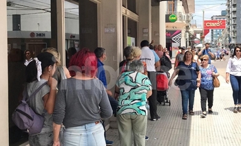Ajuste fiscal: en febrero los jubilados tuvieron peor poder adquisitivo que en la crisis del 2001 Imagen de la nota: Ajuste fiscal: en febrero los jubilados tuvieron peor poder adquisitivo que en la crisis del 2001