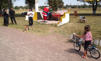 Papá Noel pasó también por la Unidad N° 27 Imagen de la nota: Papá Noel pasó también por la Unidad N° 27