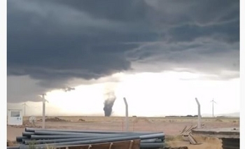 Video: Impresionante tornado cerca de Bahía Blanca Imagen de la nota: Video: Impresionante tornado cerca de Bahía Blanca