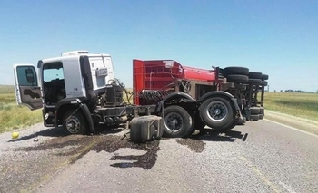 Imagen de la nota: Impactante vuelco de un camión en la Ruta 3