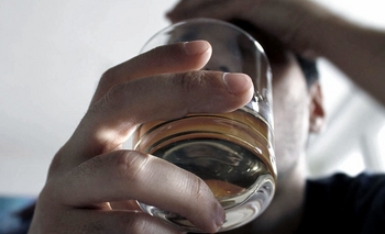 El alcohol bloquearía una sustancia que permite prestar atención Imagen de la nota: El alcohol bloquearía una sustancia que permite prestar atención