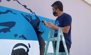 Pintaron otro mural inmenso de Maradona en Olavarría Imagen de la nota: Pintaron otro mural inmenso de Maradona en Olavarría