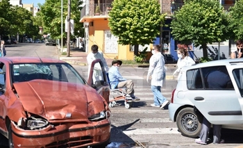 Brutal choque en Rivadavia y Del Valle Imagen de la nota: Brutal choque en Rivadavia y Del Valle