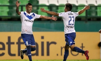 Vélez Sarsfield sufrió un traspié en el inicio de los Cuartos de Final Imagen de la nota: Vélez Sarsfield sufrió un traspié en el inicio de los Cuartos de Final