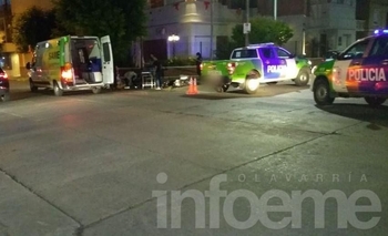 Imagen de la nota: Fuerte choque en microcentro: un motomandados herido