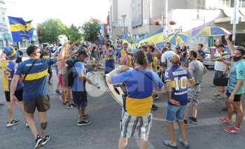 Imagen de la nota: Los hinchas de Boca tiñeron las calles de 
