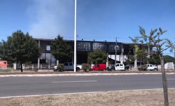 Imagen de la nota: Incendio y saqueo en un supermercado mayorista