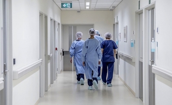 Imagen de la nota: Murieron otras 98 personas por coronavirus en el país