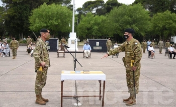 Emocionante cambio de autoridades del Regimiento Imagen de la nota: Emocionante cambio de autoridades del Regimiento