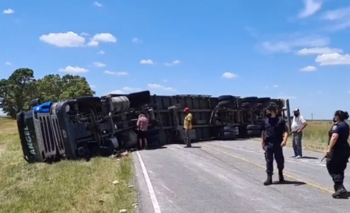 Volcó un camión en la ruta 51 Imagen de la nota: Volcó un camión en la ruta 51