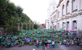 Imagen de la nota: Vigilia en Olavarría por el aborto legal
