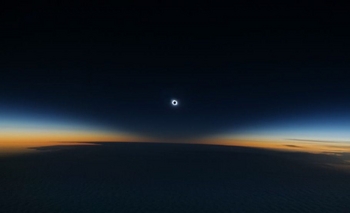 Imagen de la nota: Eclipse de sol devolvió la noche en un día eterno de verano