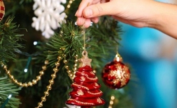 Imagen de la nota: Armar un Árbol de Navidad sale alrededor de $30.000