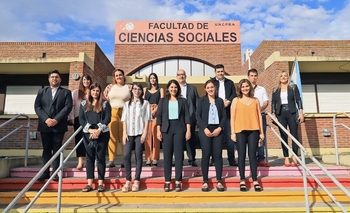 Imagen de la nota: Graduados y graduadas de Sociales recibieron sus diplomas