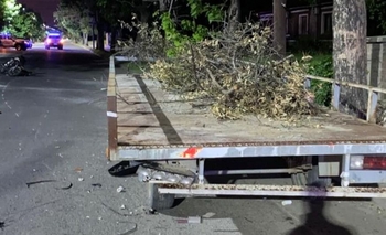 Azul: un joven de 21 años murió al chocar contra un carro Imagen de la nota: Azul: un joven de 21 años murió al chocar contra un carro