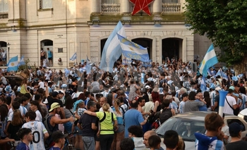 Imagen de la nota: Olavarrienses festejaron el pasaje a “Semis” 