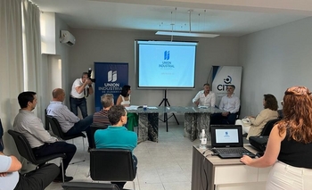 Imagen de la nota: Brindis de fin de año de la Unión Industrial