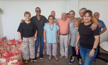 Imagen de la nota: El Centro de Jubilados Municipales repartió bolsas navideñas