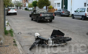 Imagen de la nota: Motociclista hospitalizado luego de chocar con una camioneta