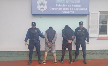 Imagen de la nota: Iban con una rueda robada por la calle y fueron aprehendidos por la policía