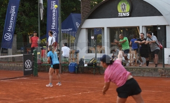 Arrancó en los courts “albinegros” un Torneo Nocturno Imagen de la nota:  Arrancó en los courts “albinegros” un Torneo Nocturno