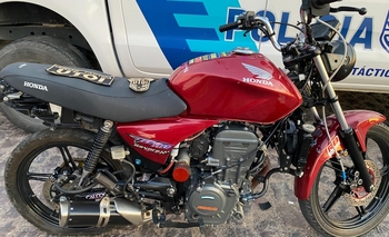 Imagen de la nota: Trató de evadir un operativo de la UTOI en moto y lo atraparon: iba con marihuana