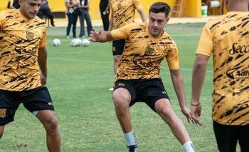 Imagen de la nota: Facundo Wiechniak seguirá su carrera en el exterior