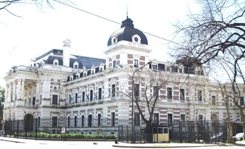 Imagen de la nota: Tras el reclamo de estatales, Kicillof prometió depositar el aguinaldo “antes de las fiestas”