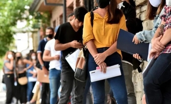 Imagen de la nota: Indec: la tasa de desocupación bajó al 6,6%, pero con menor proporción de trabajadores asalariados