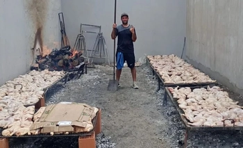 Imagen de la nota: Solidaridad en Trenque Lauquen: cocinó 200 pollos para Navidad